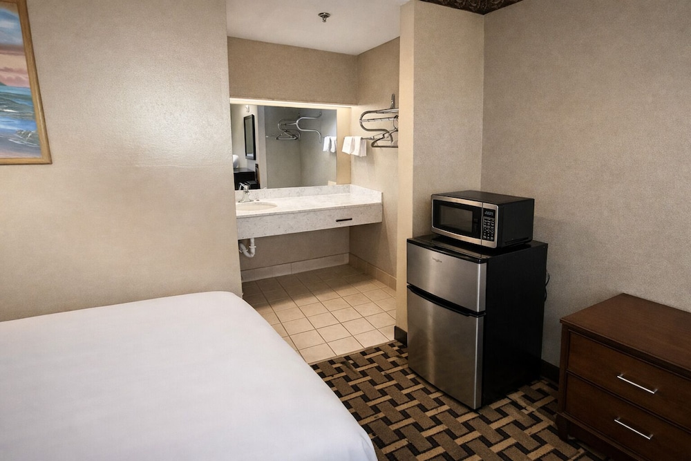 Spring Place Inn & Suites