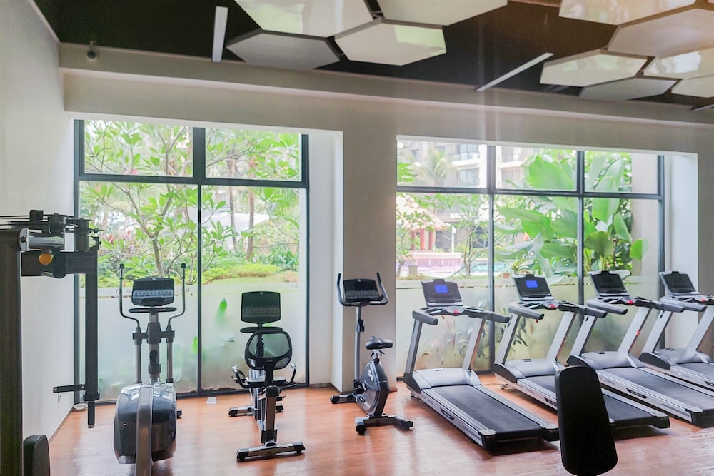 Monochromatic 2Br With Extra Working Room Apartment Sky House Bsd