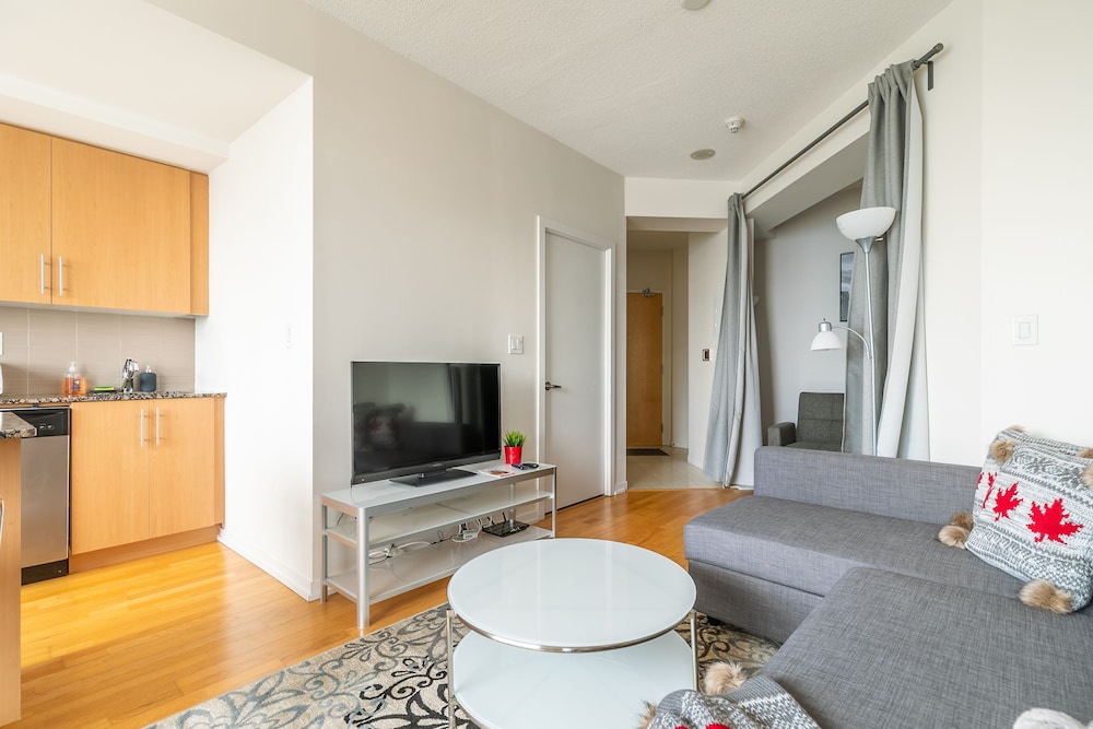 Stylish 1BR in Heart of City 2204