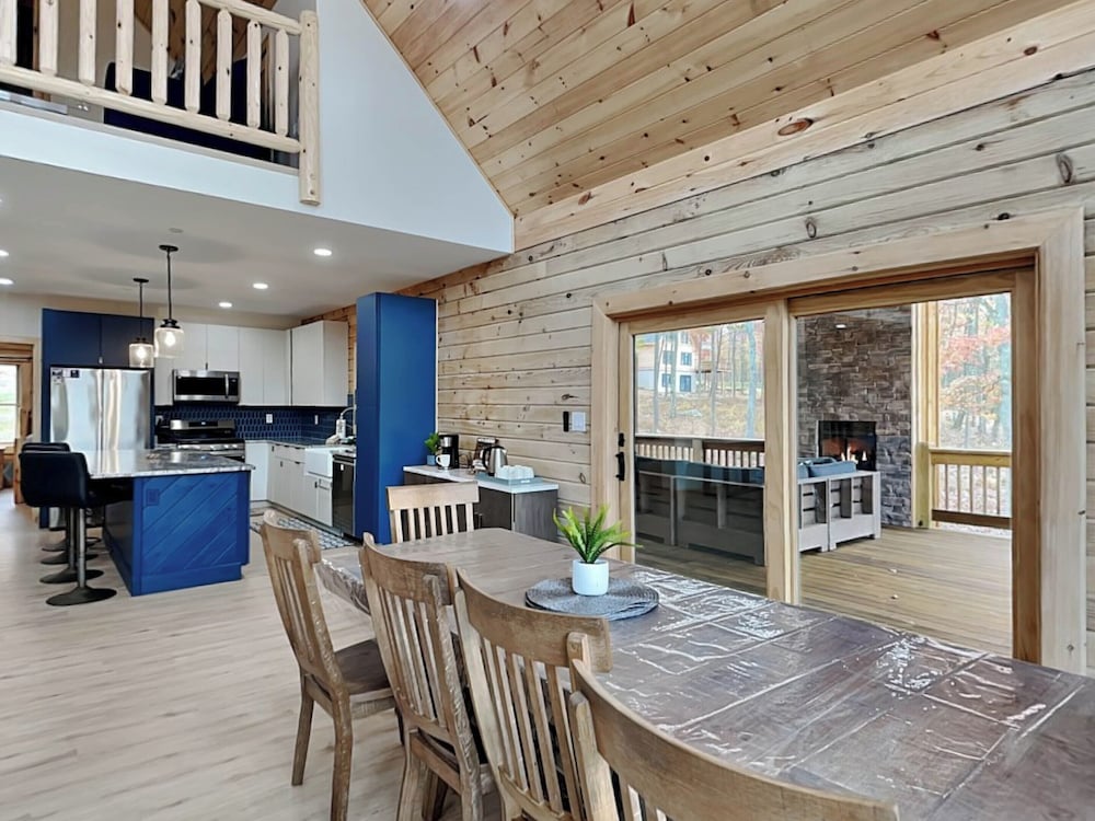 Majestic Manor by Taylor Made Deep Creek