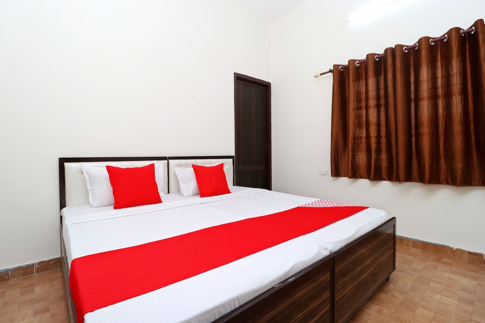 OYO 37097 Raj Apartments view 4