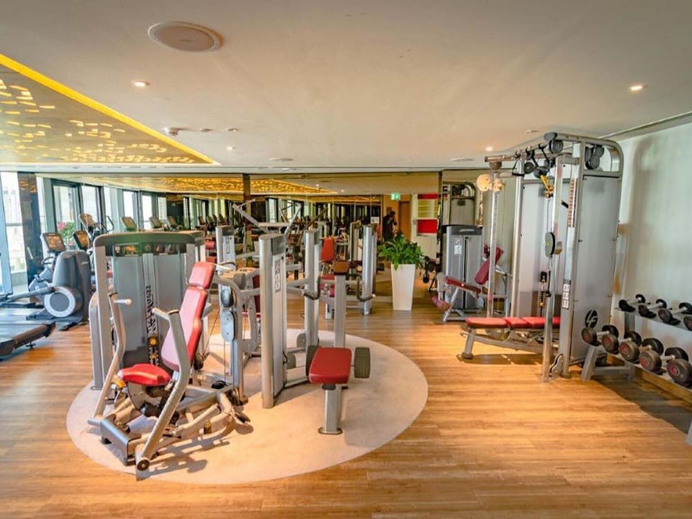 Cosmos Living 1 Bedroom Paramount Towers