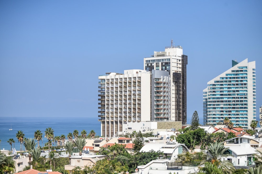 Herzliya Seaside Charming Home by Sea N' Rent