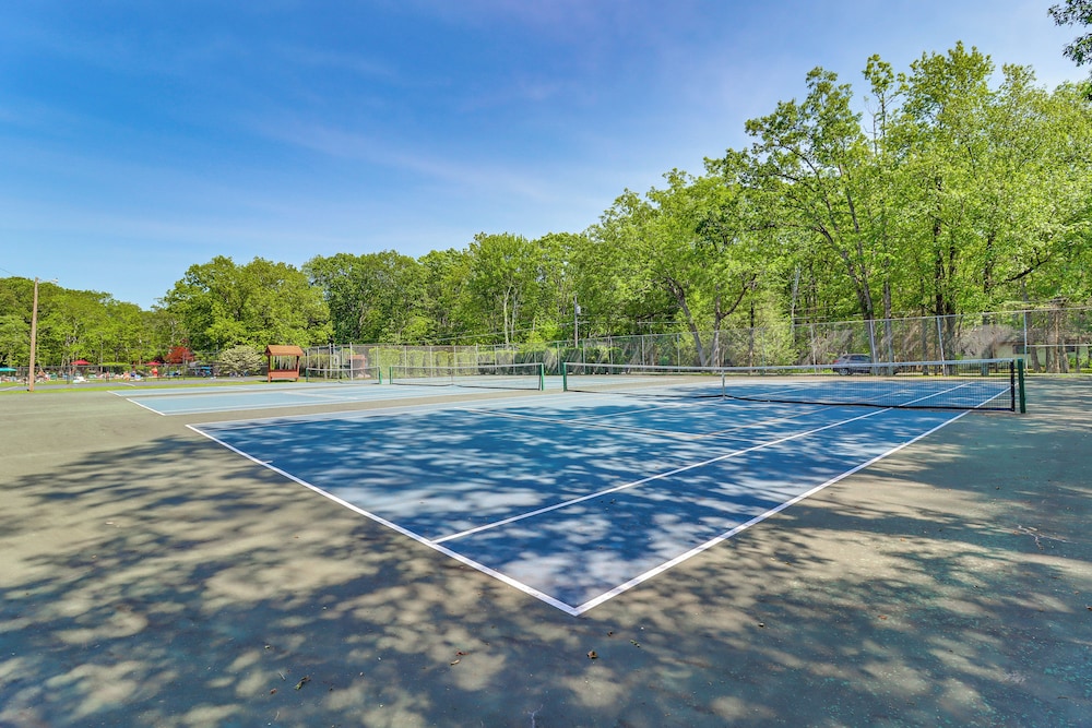 Home w/ Pool & Lake in Jim Thorpe: 6 Mi to Dtwn!