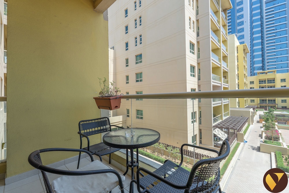 Modern 1 Bedroom Apartment in The Greens
