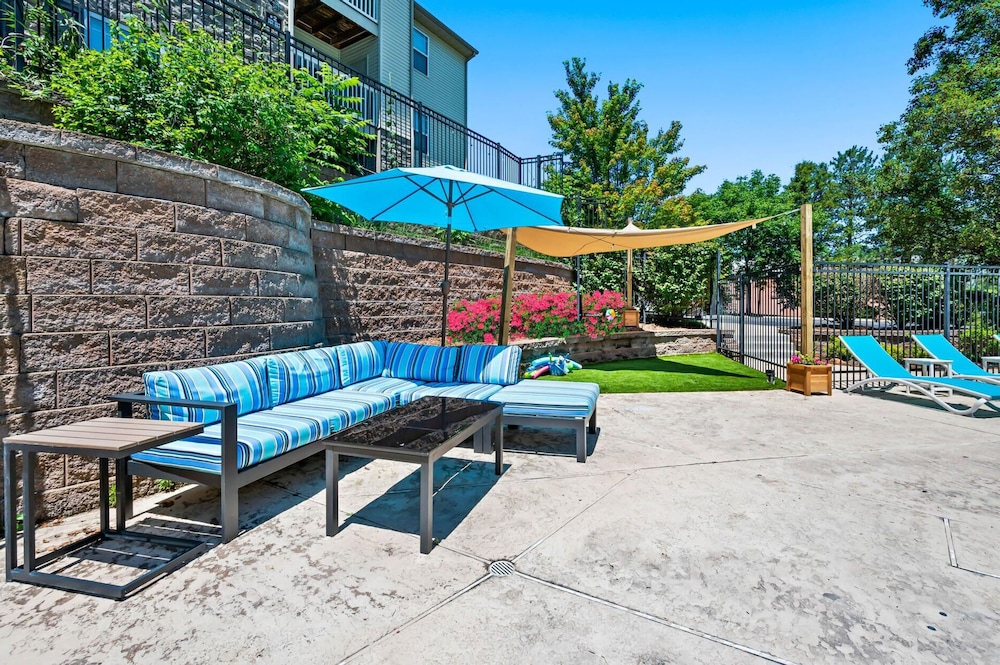 Landing Apartments - Eureka