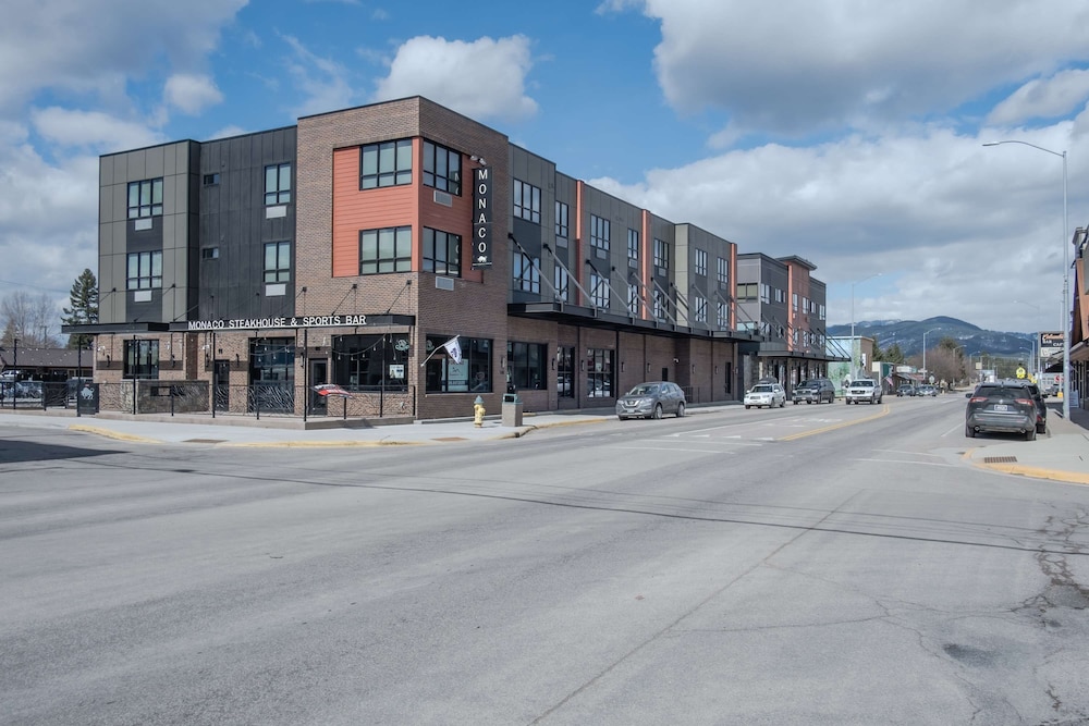 Downtown Penthouse Condo For 4!