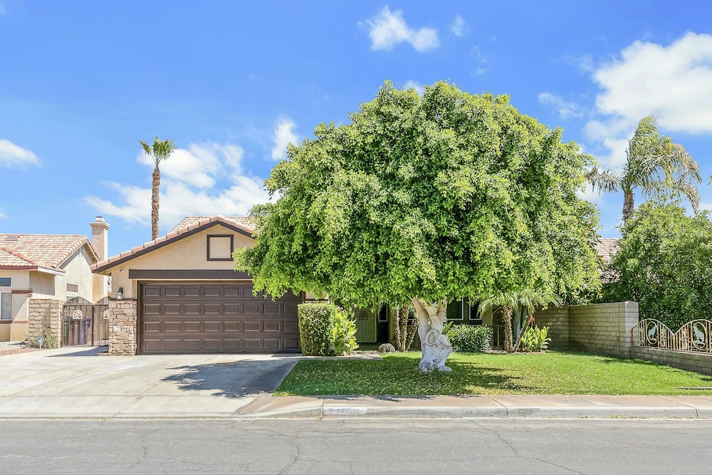 Desert Oasis Retreat Palm Meadows Gem 3 Bedroom Home