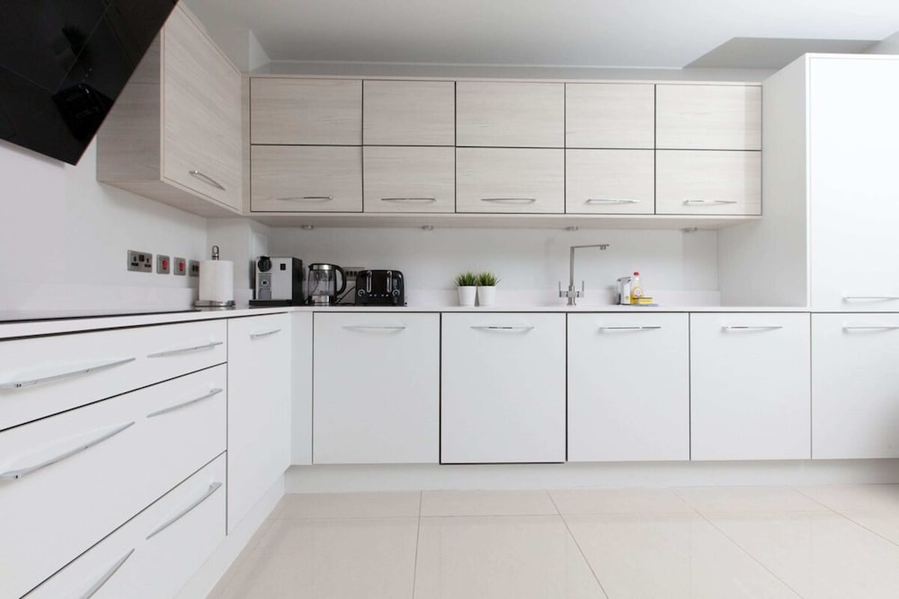 Luxurious Central Edinburgh Apartment - Sleeps 6