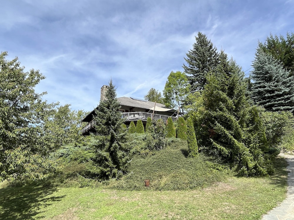 Holiday Home With Sauna, Saint-sauveur