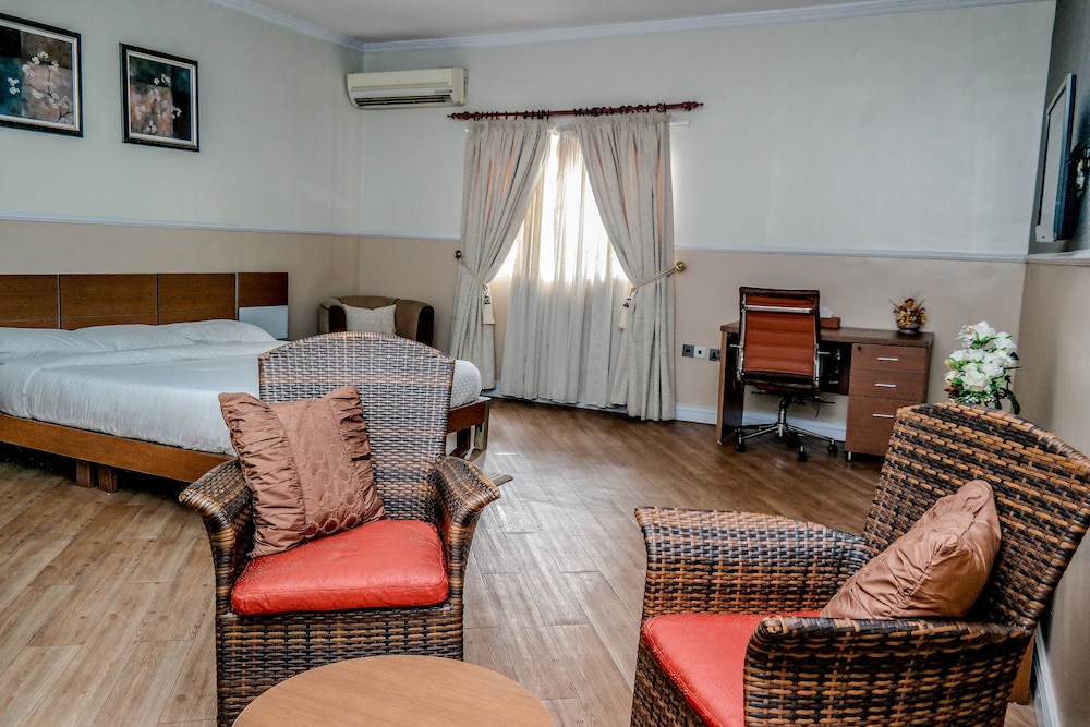 Quiet Pools Inn and Residence view 5