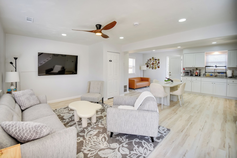 Stay By the Beach! Norfolk Duplex Half-mi to Ocean