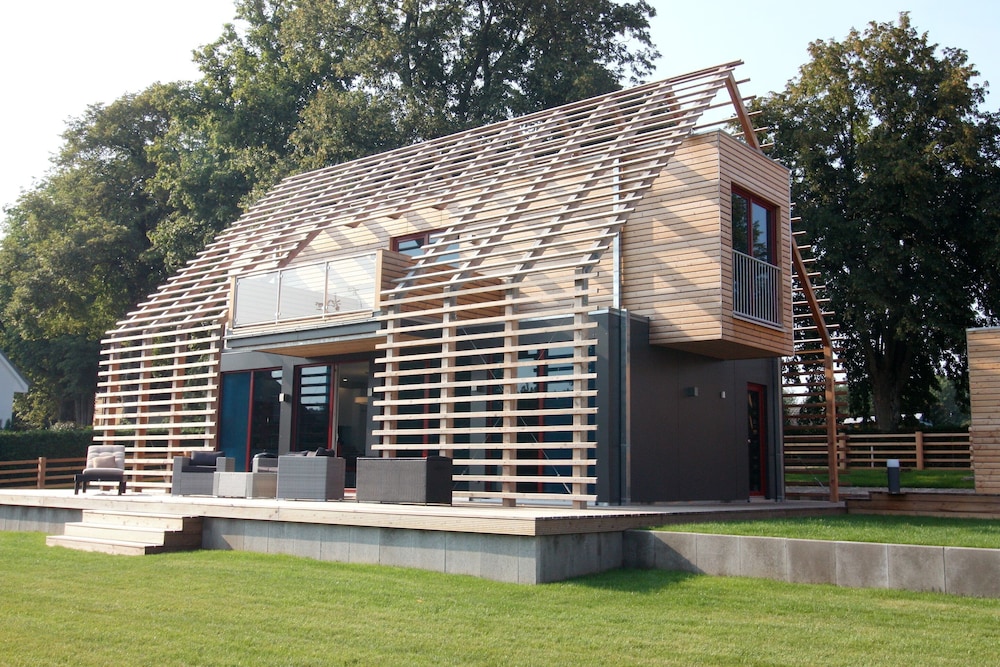 Chalet Near Schwerin With Golf & Castle Views