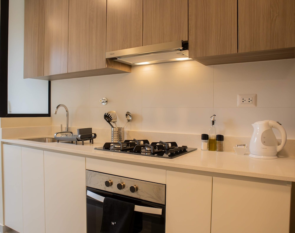 w Chic 1BR Apartment w Scenic Balcony in Central Miraflores