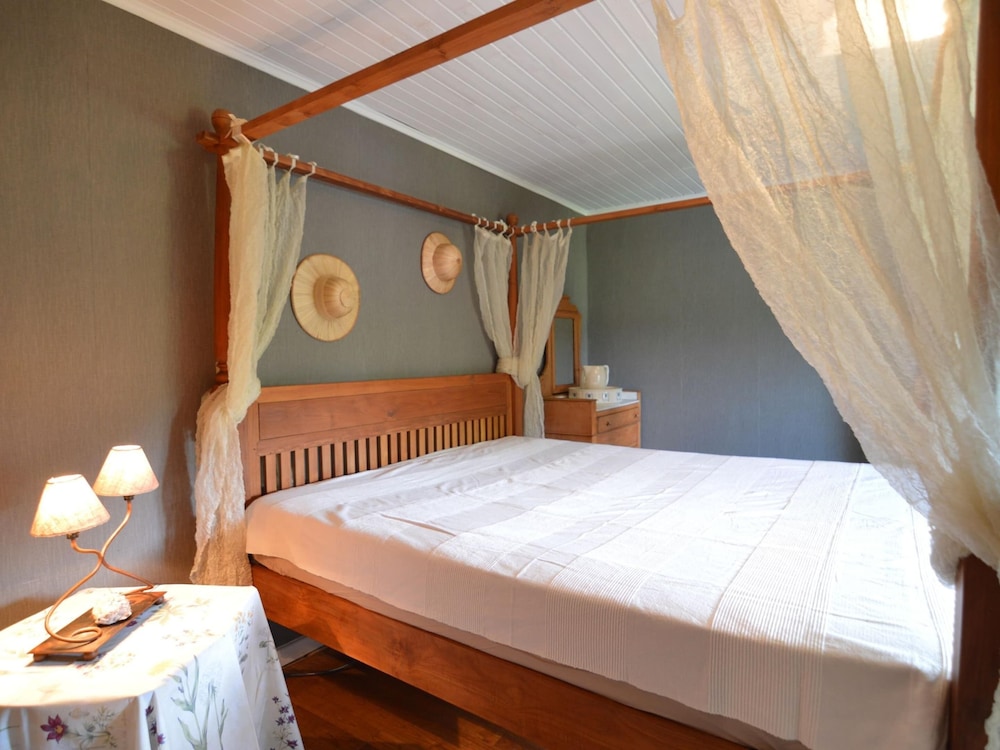 Charming Cottage in a Farm With Views view 3