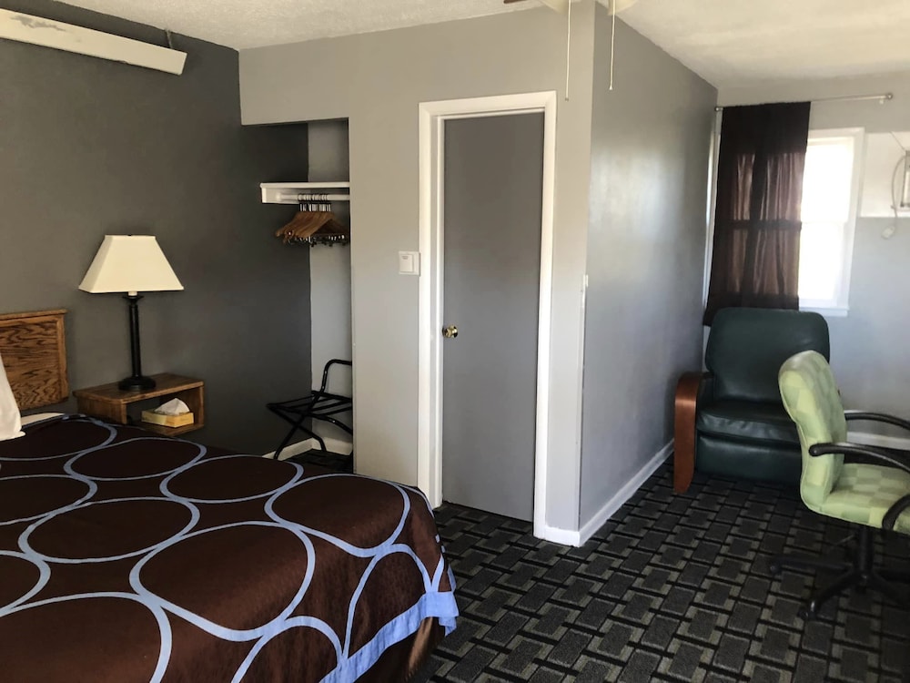 Hawkeye Motel