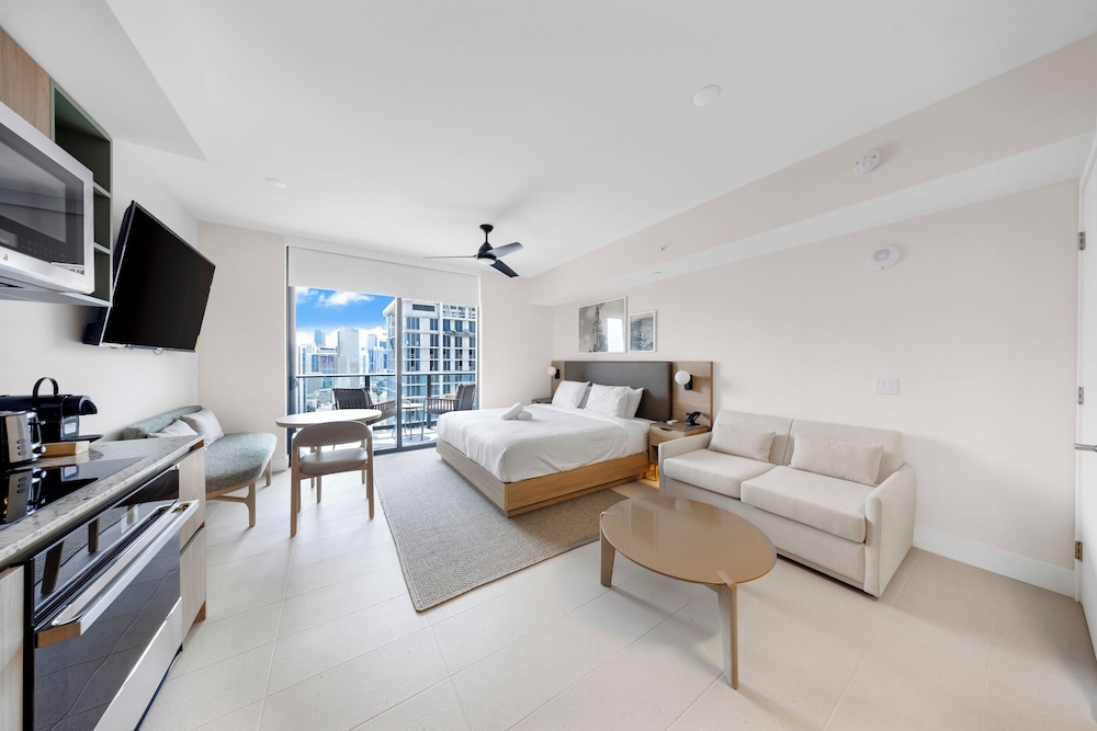 Elegant DTW Living 1BR with City Views