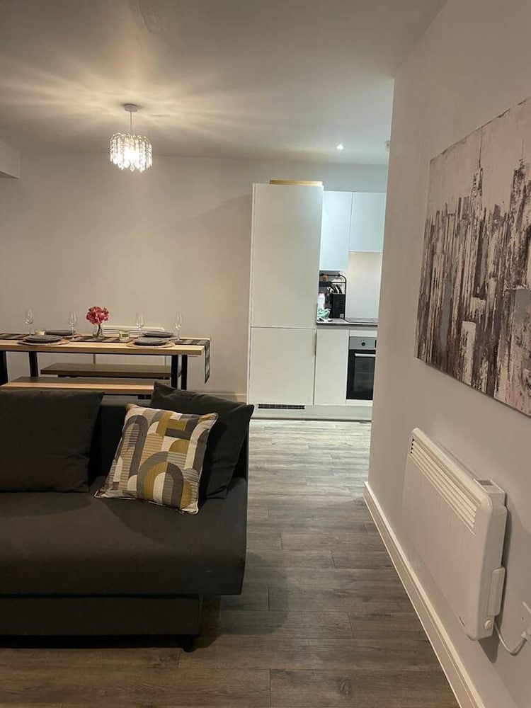 Stylish Retreat - Sleeps 6 Terrace-2bedroom-petsok