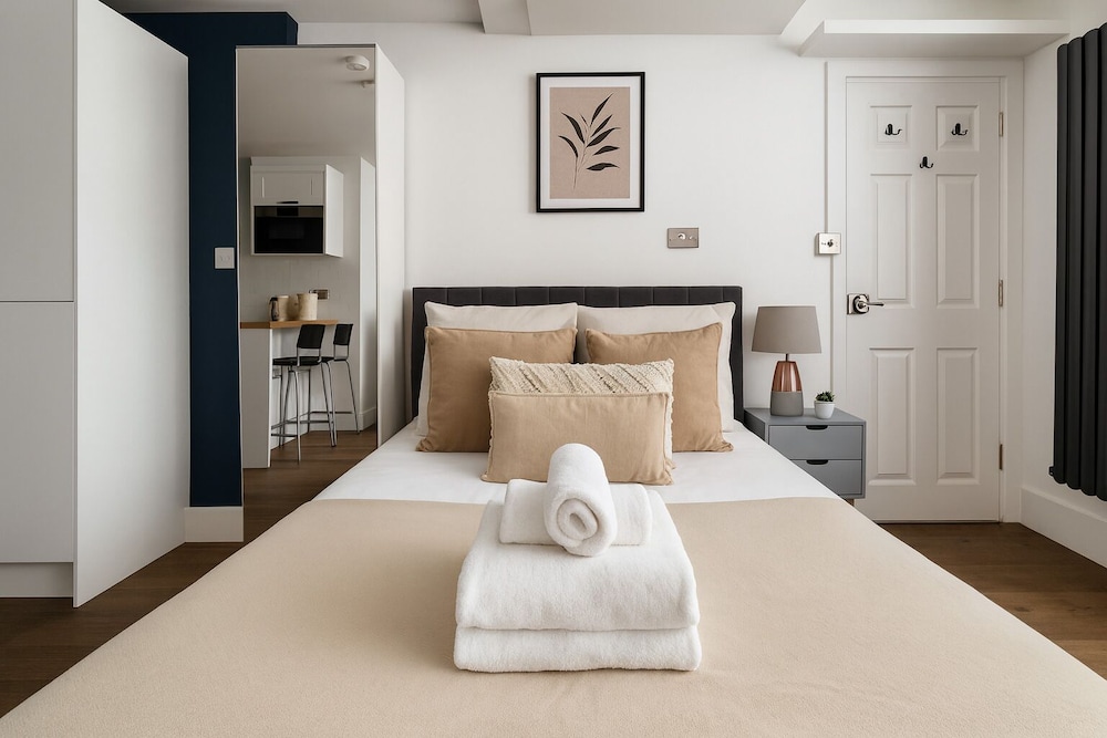 Modern Studio Flat in Hammersmith