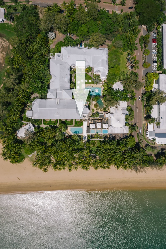 Beachfront Apt In Alamanda Beachfront Resort 25