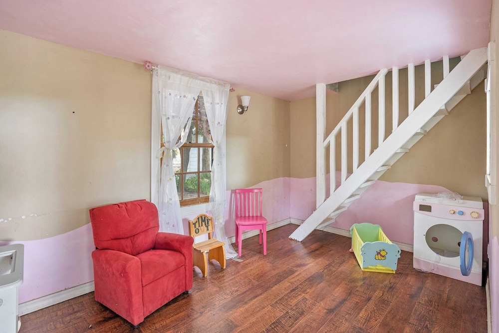 Victorian Manor In Paso Robles Wine Country + Pool, Hot Tub, Firepit, Tennis Court Sleeps 28