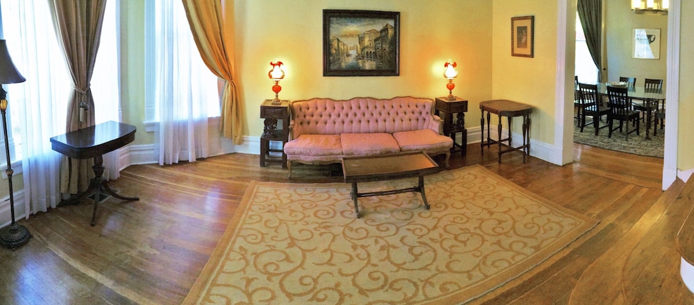 Historic Pugsley Manor House