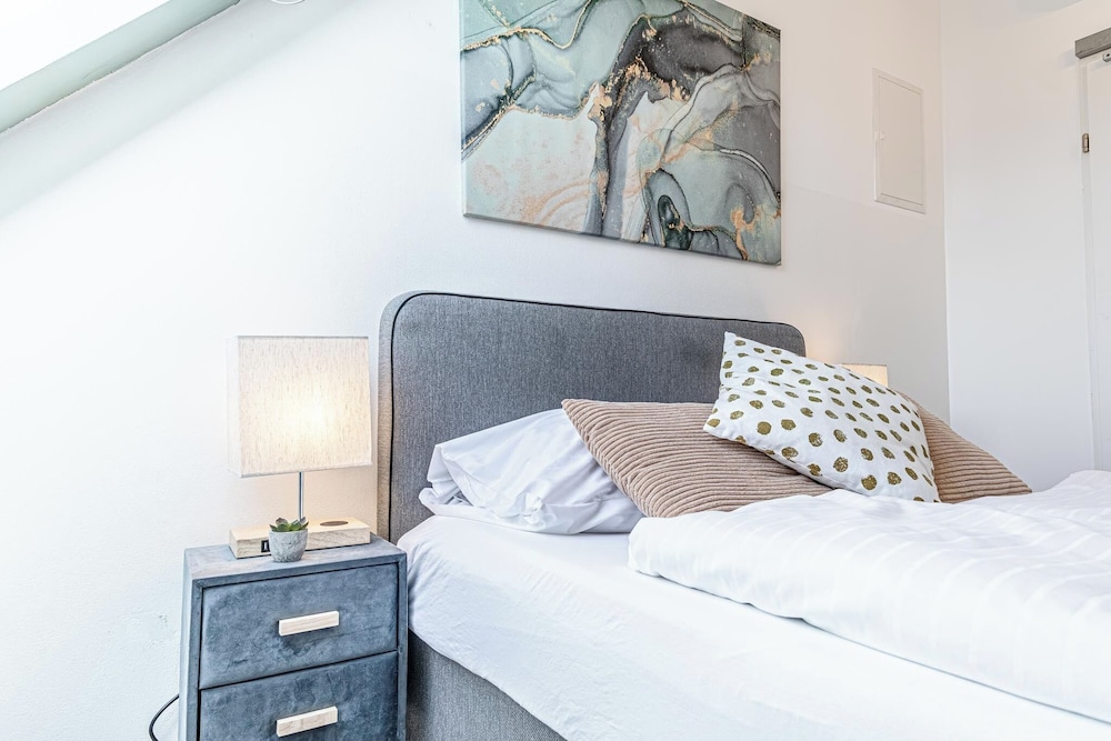 Stunning 12BR Floor For 24 People