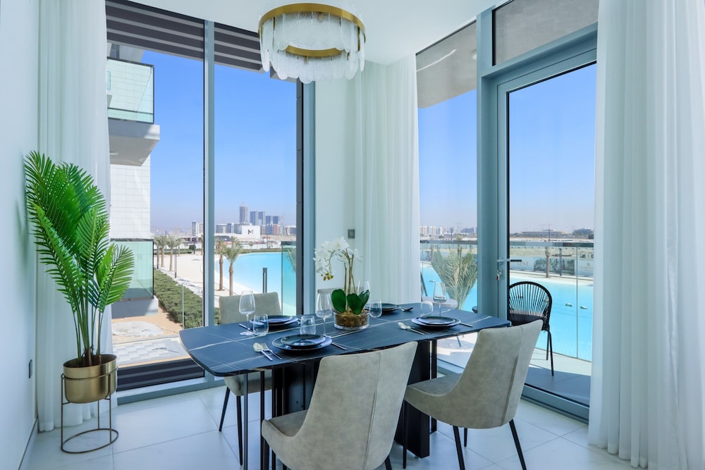 Panoramic 2BR at District One