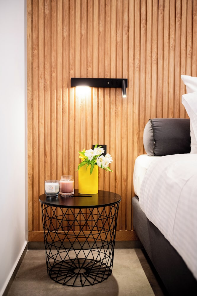 Cardamilia Suites