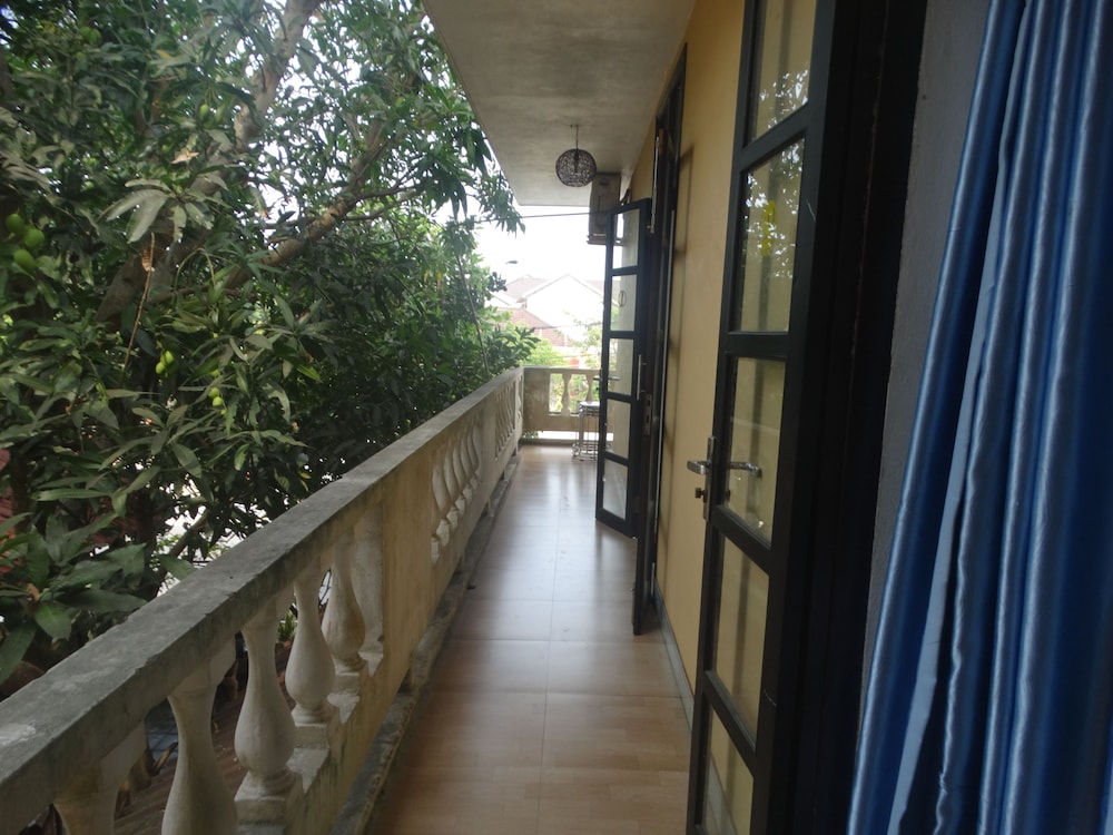 Yellow House Homestay