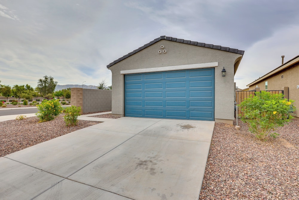 10 Mi to Dtwn Phoenix: Chic Family Home