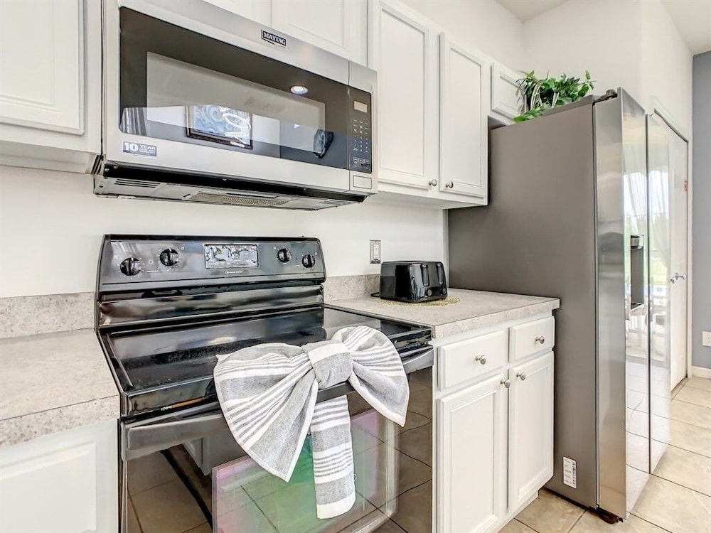Elegant Emerald Island Getaway Pool, Spa & Games Close To Disney! 7 Bedroom Villa