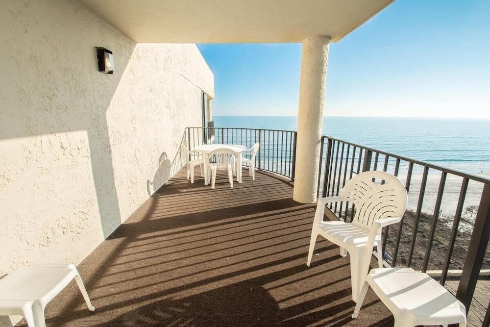 Sea Castle 8g 3 Bedroom Condo