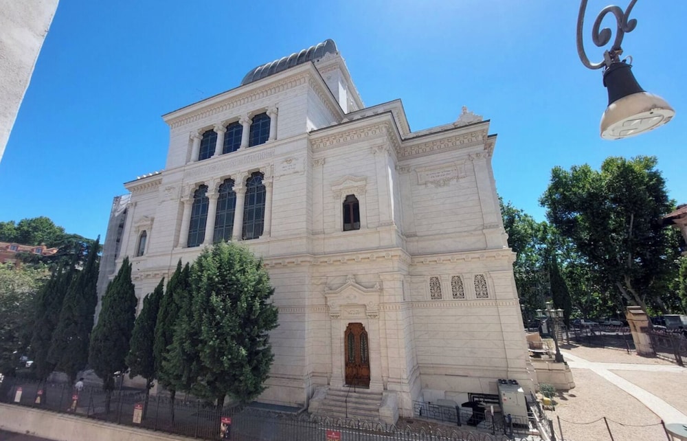 Flatinrome Exclusive Historic Ghetto