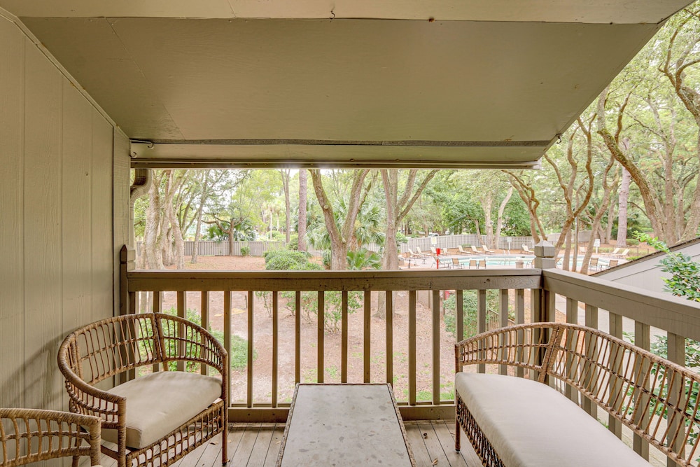 Walk to Folly Field Beach: Condo w/ Pool Access