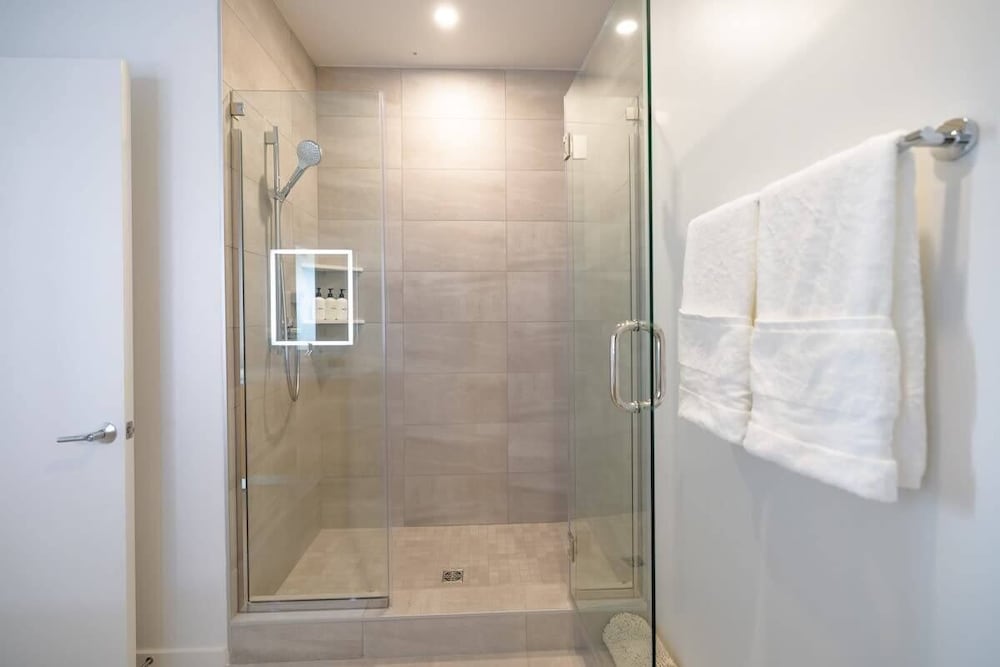 @ Marbella Lane - Sleek Corner Ocean View