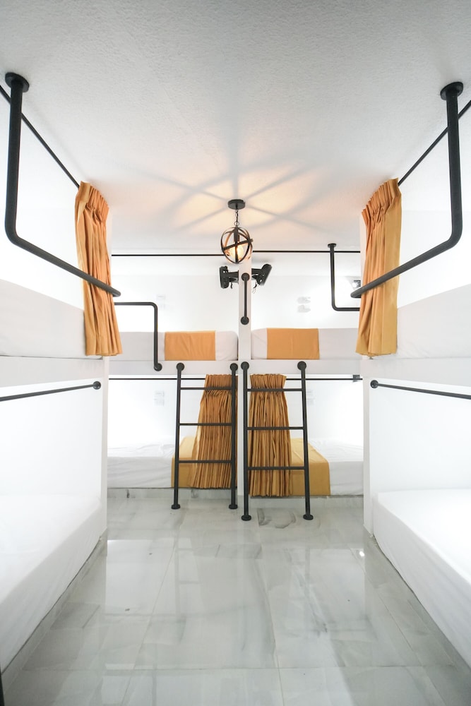 Qantic Lodging & Rooftop