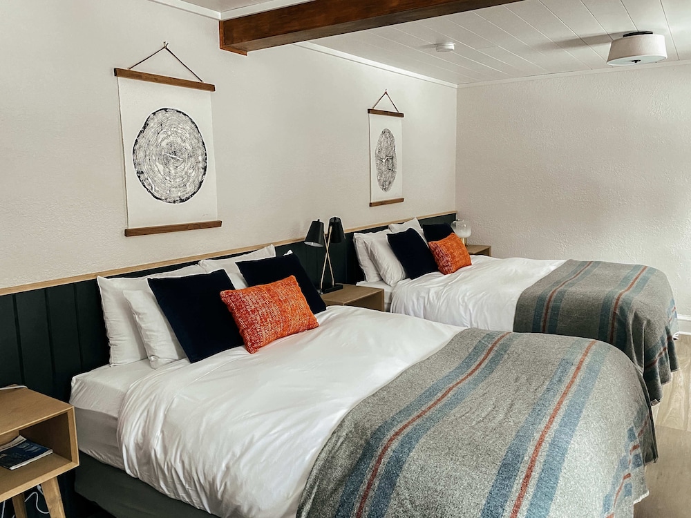 Cascade Lodge
