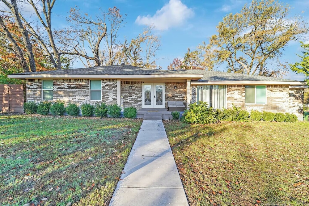 Serene Deck 10 Mins Garland City Square