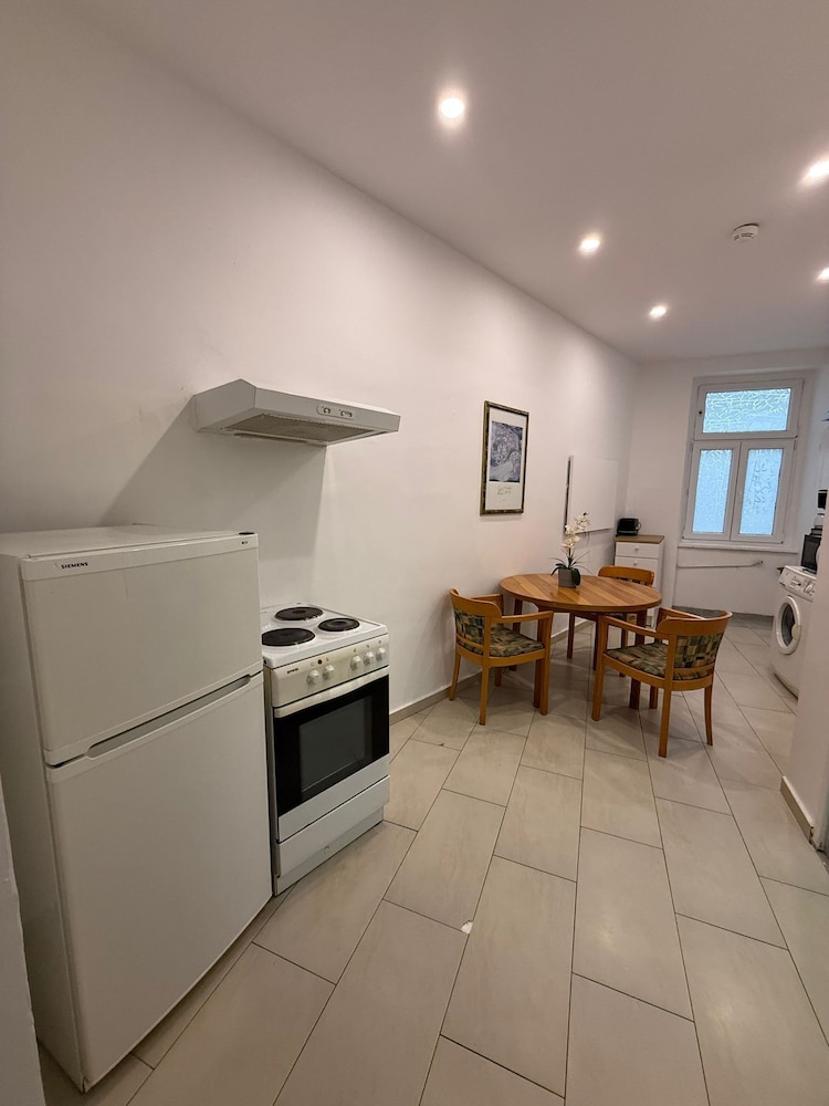 Budget 1BR Apt Close to Westbahnhof
