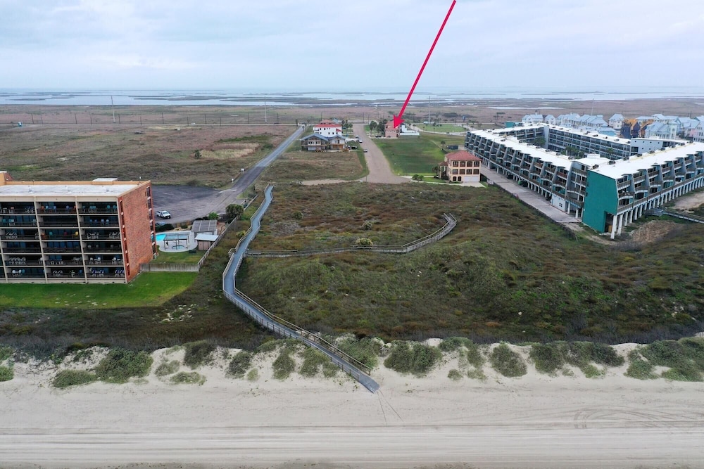 Walk to the Beach Avantstay Golf Cart Brdwalk