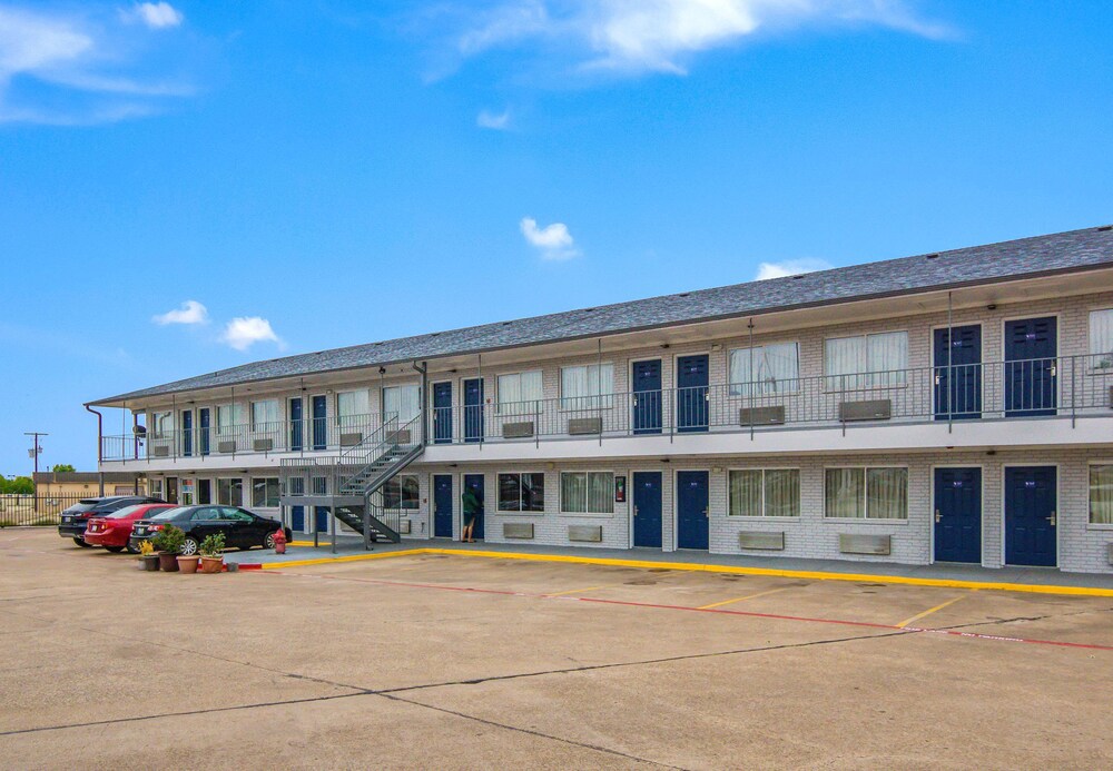 Knights Inn North Richland Hills
