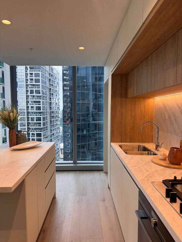 Luxury 2-bedroom Apartment in the Heart of Melbourne