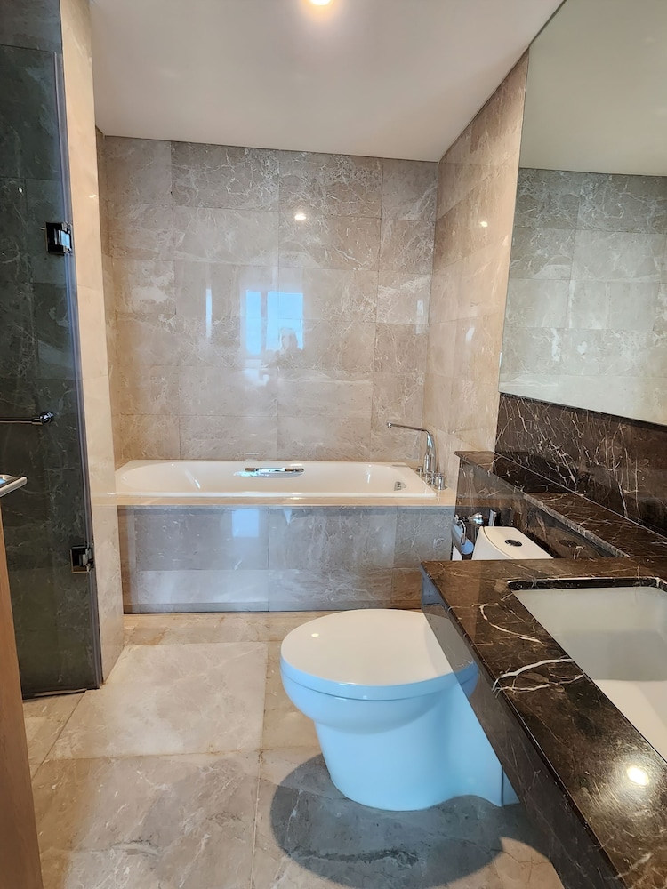 Fairview House - Luxstay near Airport