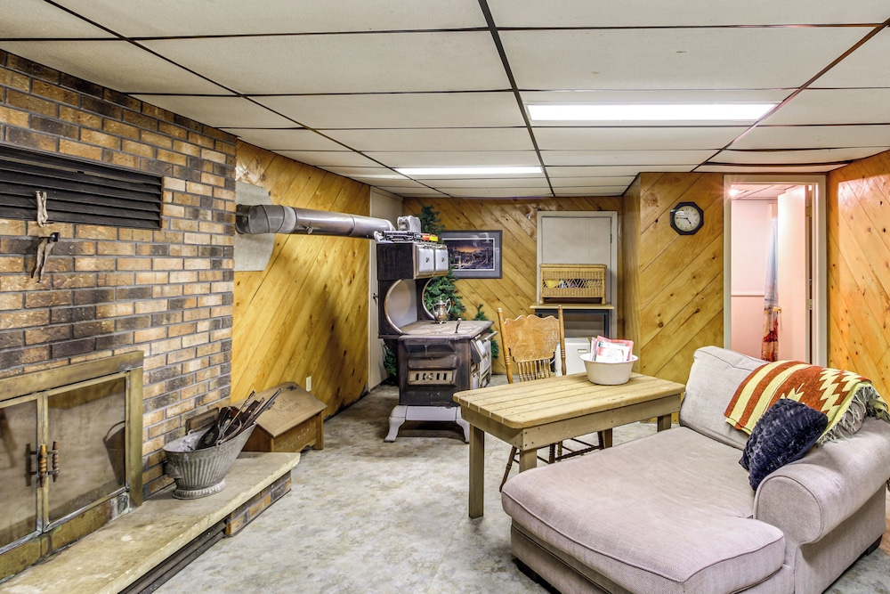 Pioneer-era Retreat in Sanborn w/ Museum Access