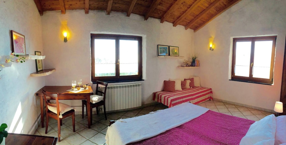 Panoramic Rural House With Garden