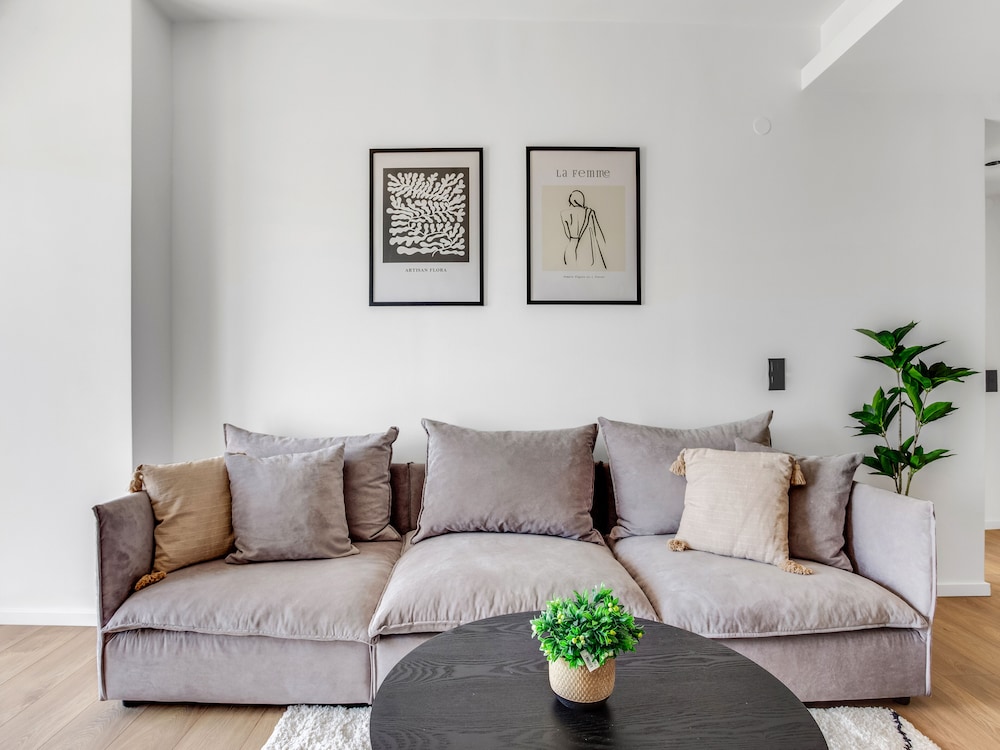 Sanders Arch - Beautiful 1-bdr Apt w Sleeping Sofa photo 3