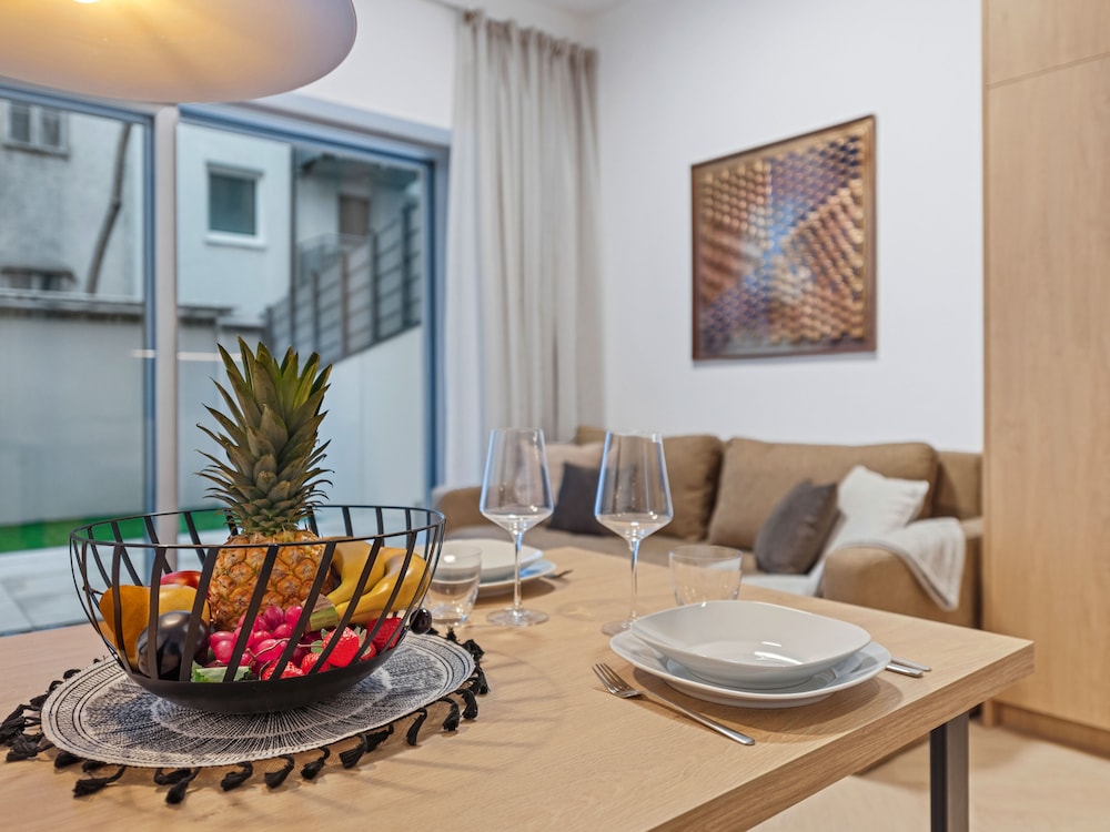 Living No. 5 by GT7 Hospitality