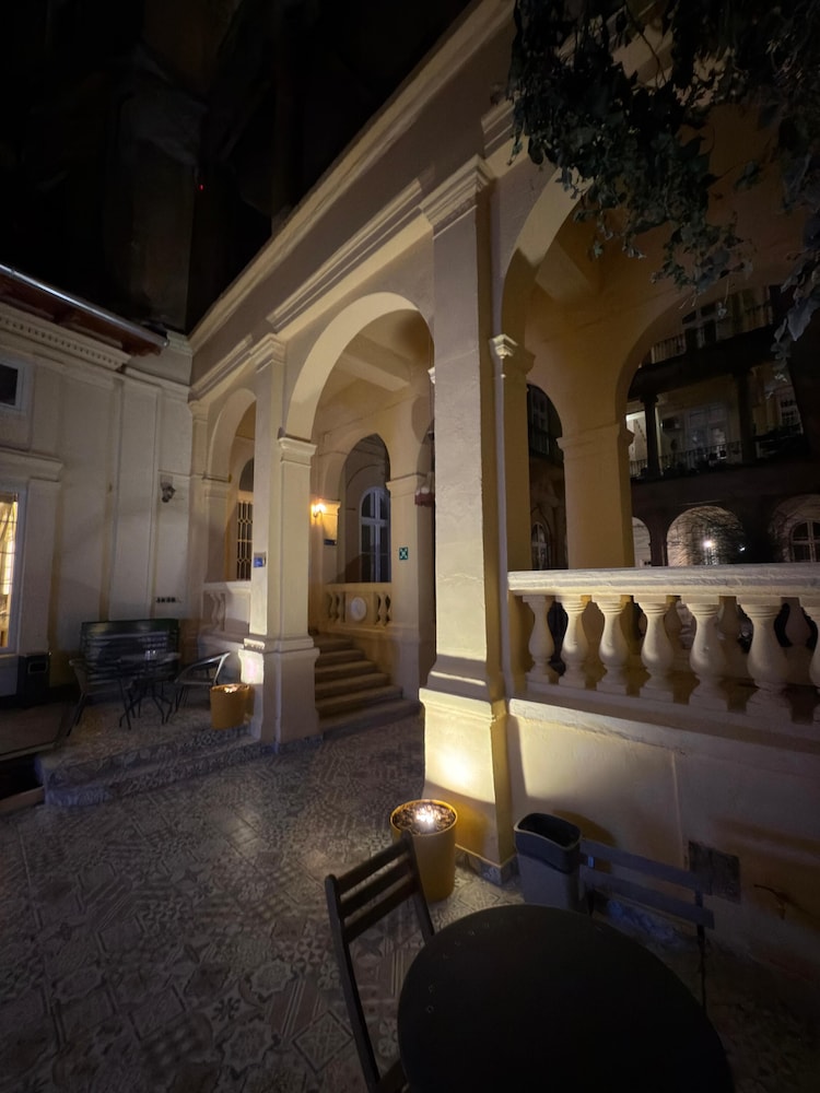 Oasis Inn Budapest