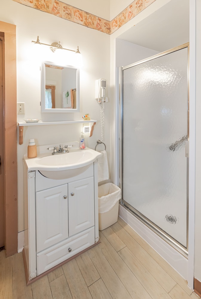 Antoinette's Apartments & Suites
